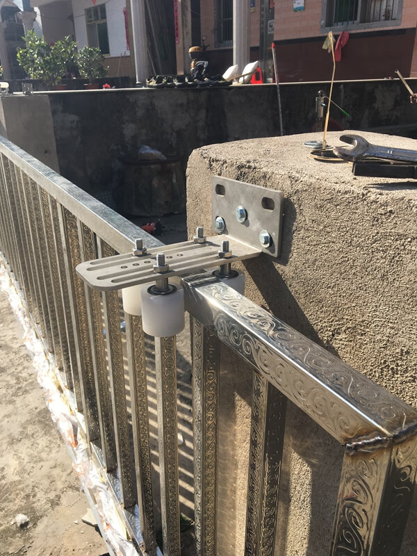 新款平移门固定轮趟门吊轮带支架电动门不锈钢定位轮平移门夹轮孨轮