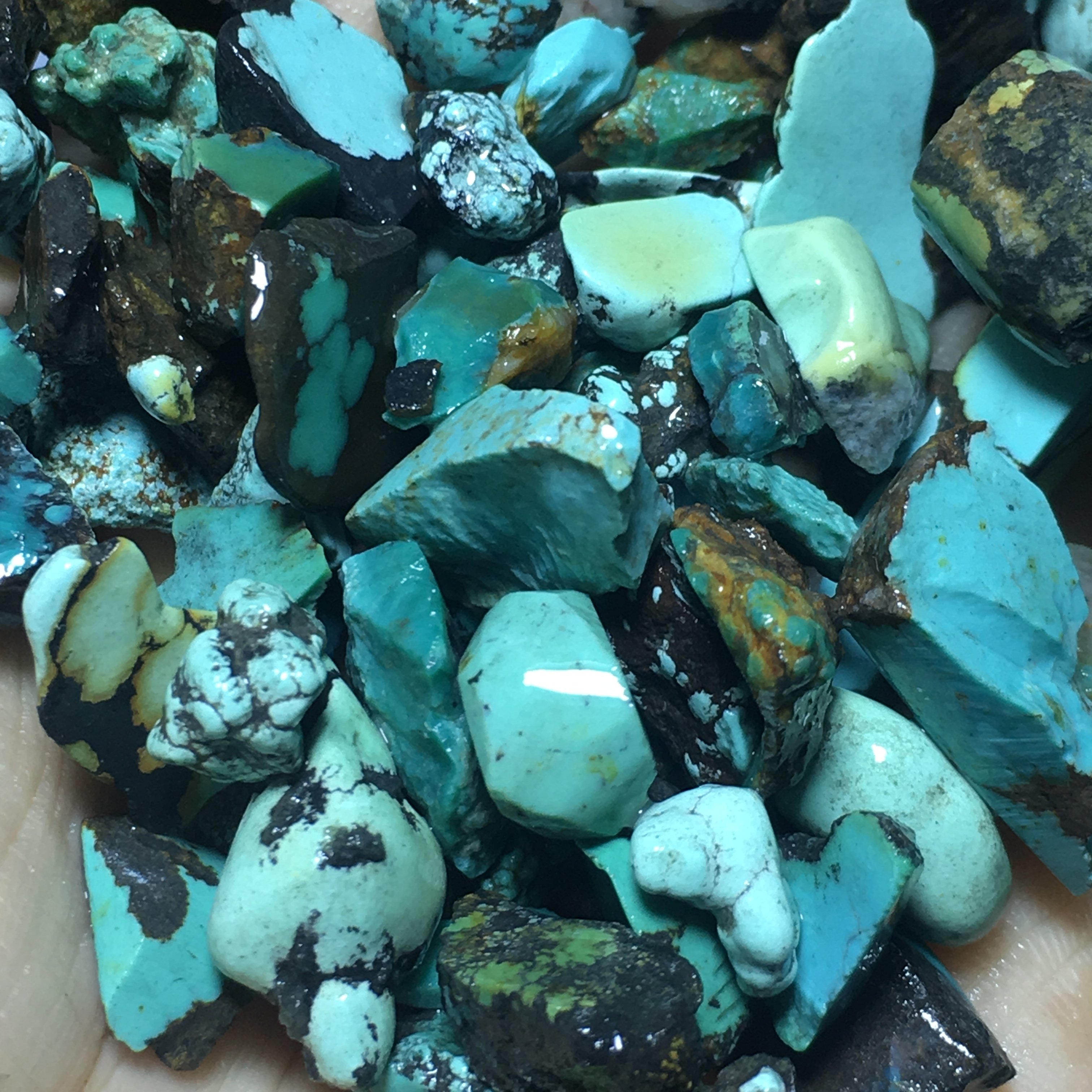 绿松石原石毛料湖北竹山天然 原生态绿松毛料碎料 原矿高蓝瓷碎料diy