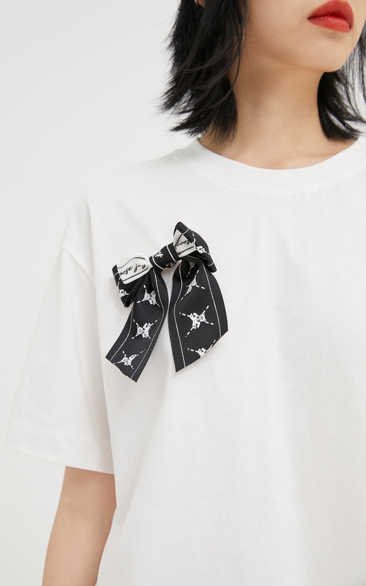 only2021秋季新款胸针纯色圆领宽松百搭简约短袖t恤女121301092 h1z