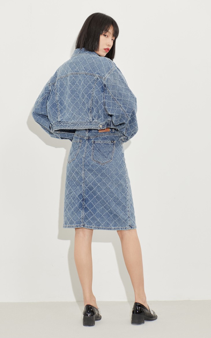 only2021冬季新款时尚勾花装饰中长款高腰牛仔半身裙女121337014j33