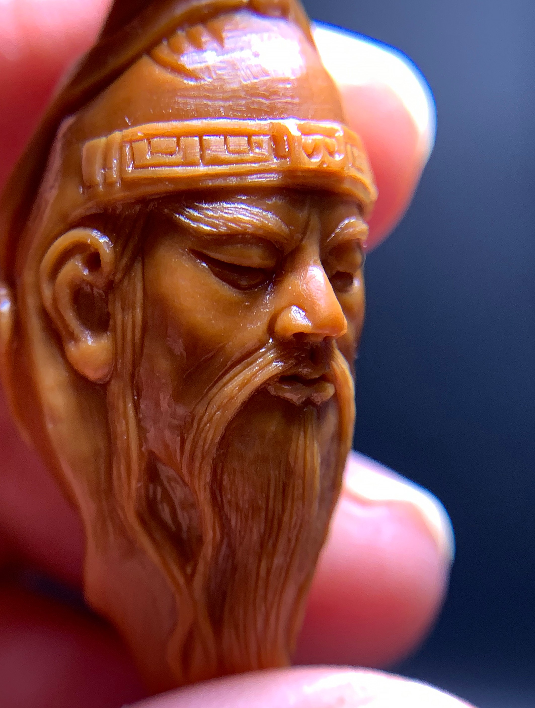 苏南工橄榄核大师纯手工雕刻关公羽关关二爷单粒单颗单籽义薄云天