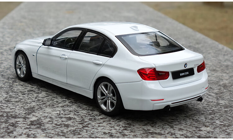 特价好物124宝马3系5系仿真合金汽车模型x5越野车静态金属模型宝马3系