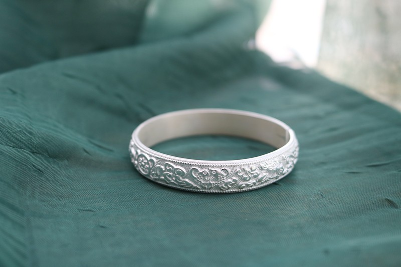 晨代骄云南寸氏雪花银手镯吉祥八宝银手工s999足银手镯送妈妈国风手镯