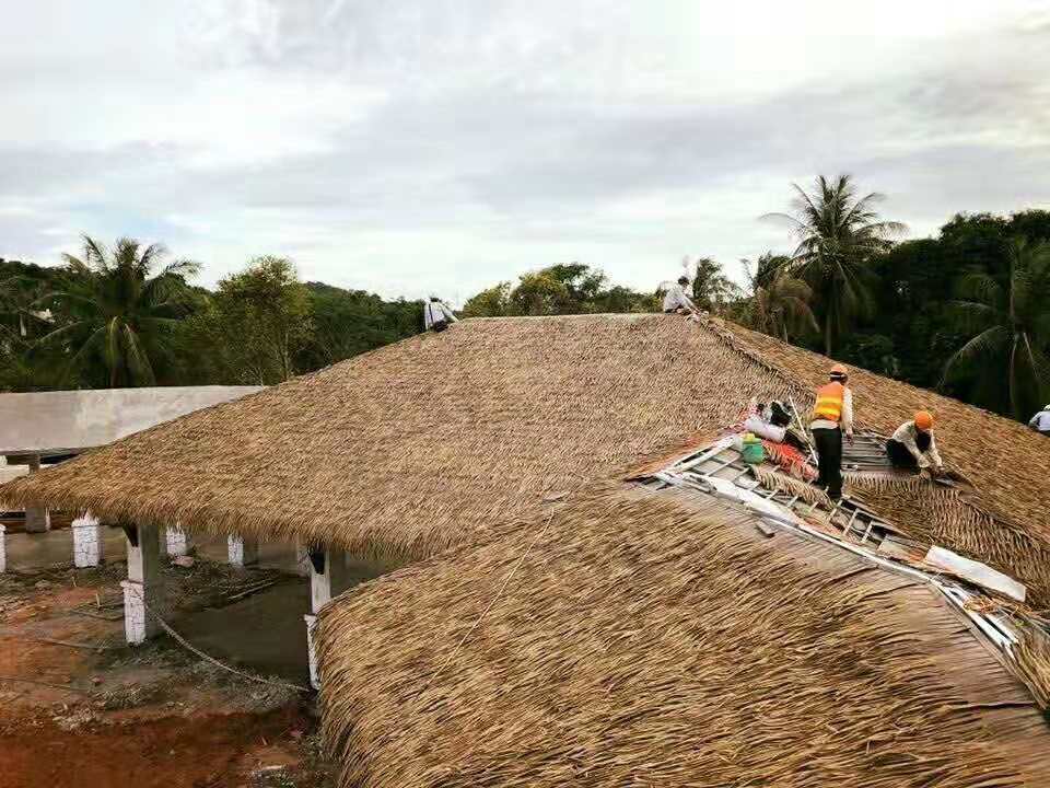 界梁山塑料仿真茅草瓦塑料毛草凉亭农家乐屋面装饰假茅草仿真稻草瓦