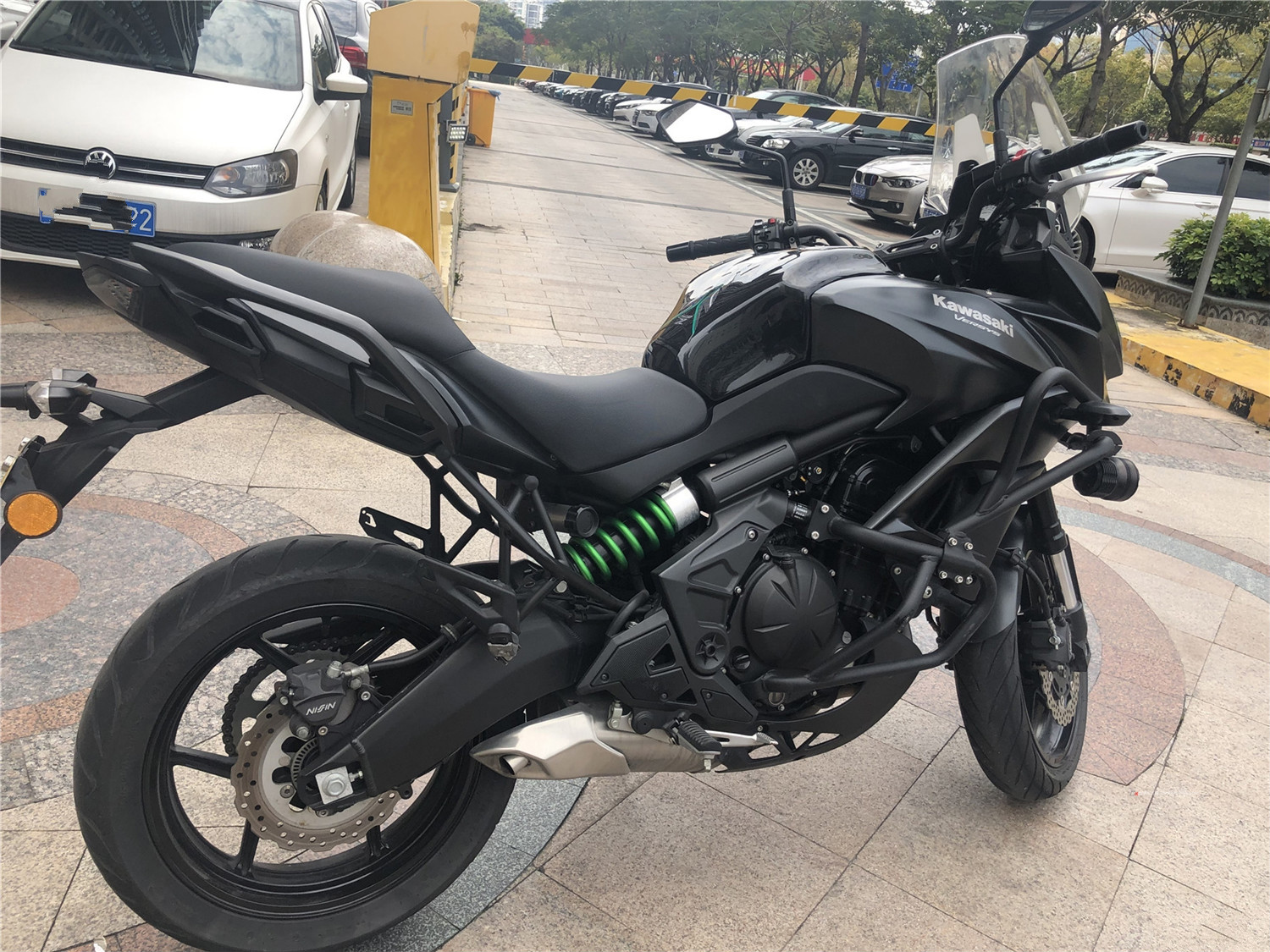 适用于1521年川崎异兽kle650versys650改装保险杠上下保险杠车身