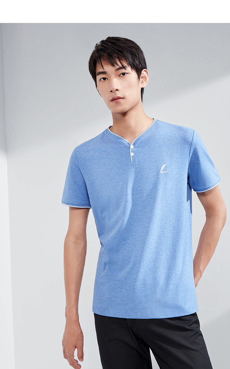 hla海澜之家经典v领有纽扣短袖t恤花纱清新舒适透气休闲短t男浅蓝