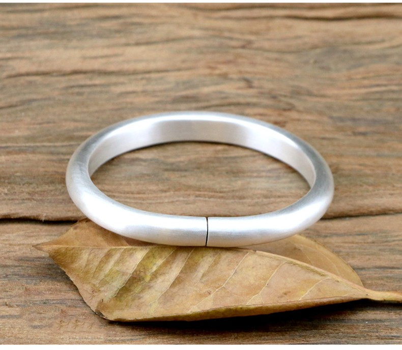 乐凤祥 999足银马蹄形泥鳅背银手镯子女民族手工古法哑光女手镯时尚