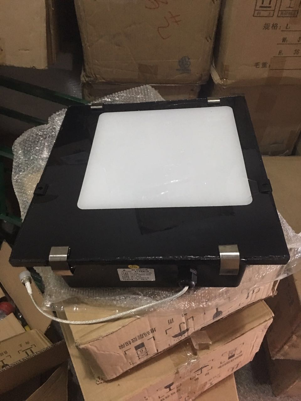 射灯型美化天线 800-2500mhz 定向平板天线 单极化射灯美化天线 图片