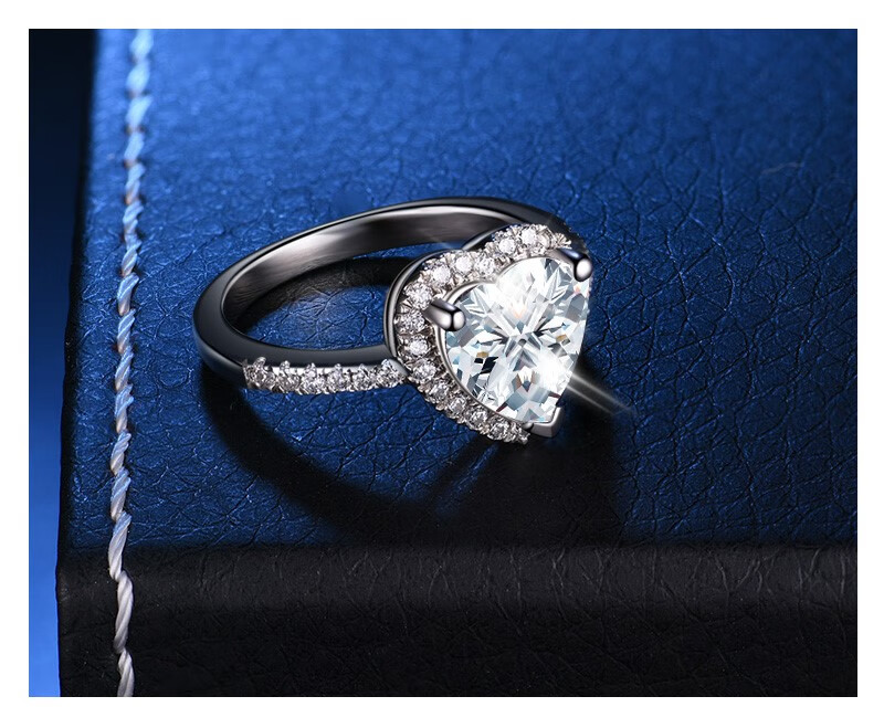 charm knife pt950铂金进口莫桑石群镶爱心形钻戒结求婚甜美粉钻黄