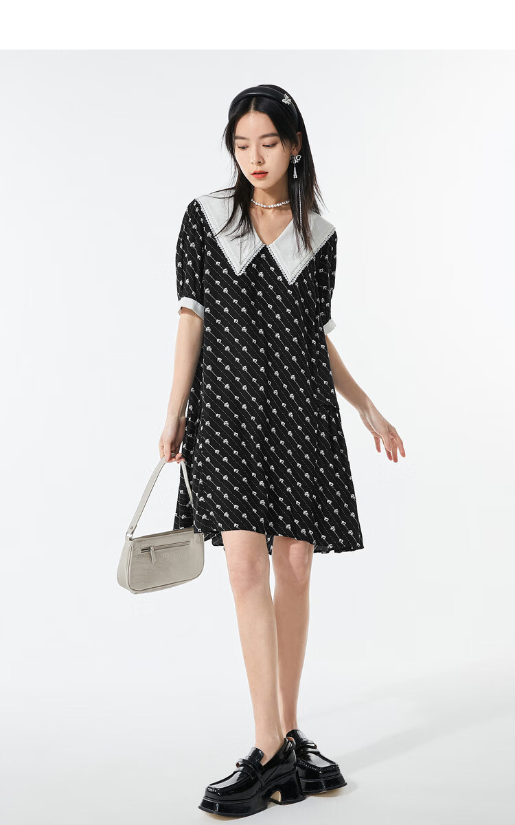 太平鸟女士时尚2021年夏季新款法式复古主题纹样连衣裙a1faa2224 金属