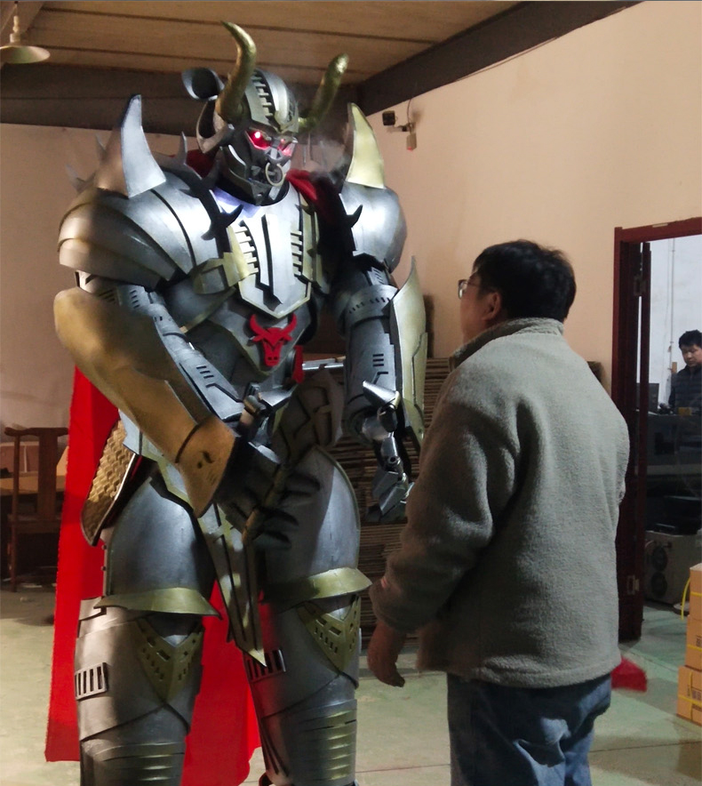 衣服套装真人可穿戴牛魔王机器人大型大圣机甲人穿擎天柱服装道具