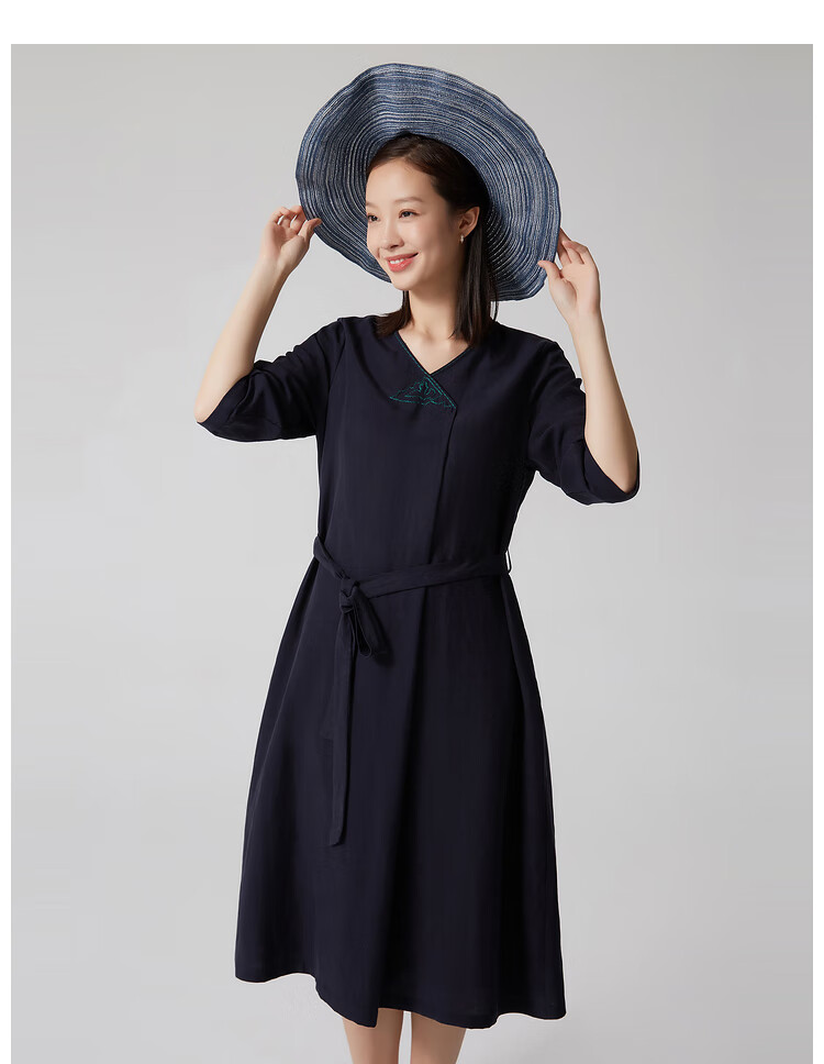 布景连衣裙女2021年夏季新品简约七分袖v领腰带刺绣中长款裙子 深黑
