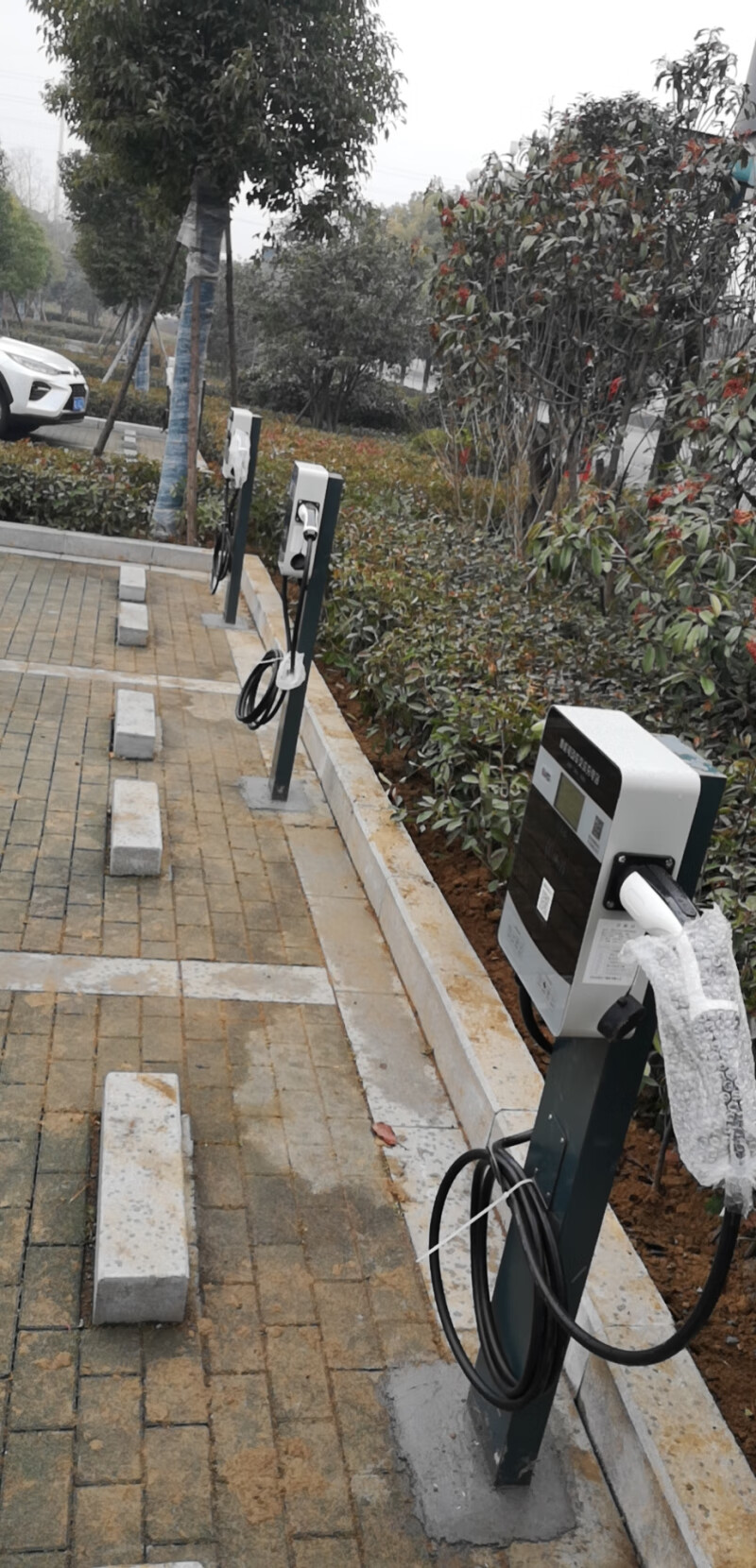 新能源电动汽车充电桩架子主机电动车适用比亚迪五菱拉立杆支架户外