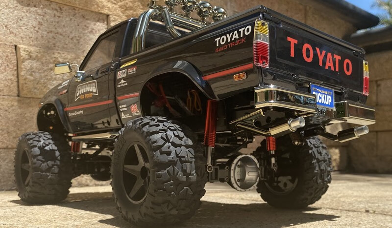 儿童遥控越野车四驱rc专业攀爬车带差速锁大脚车男孩玩具礼物 黑色