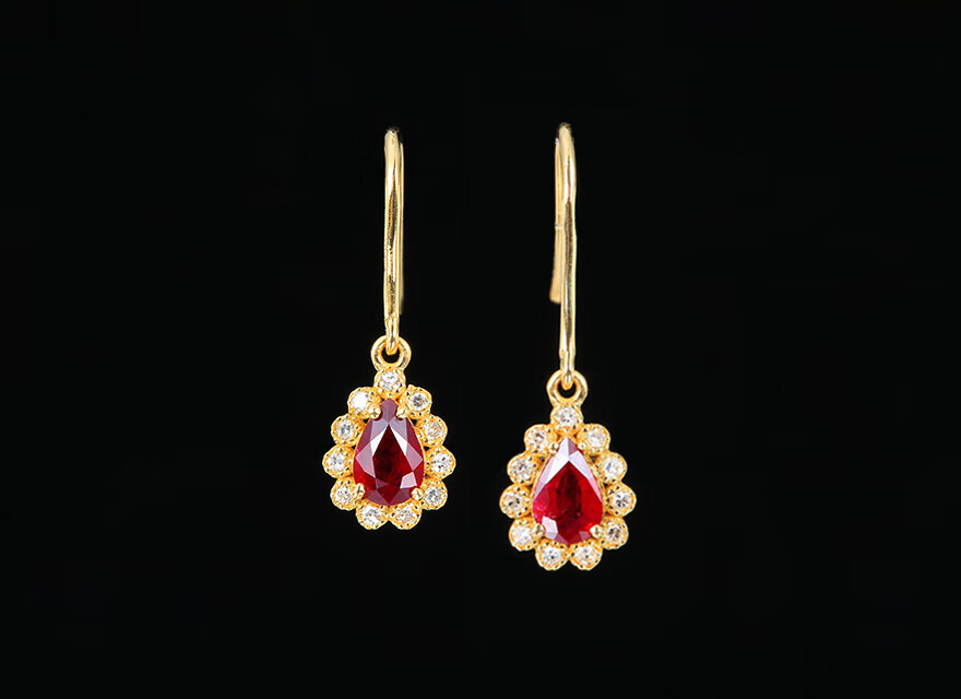 意禄1.02克拉红宝石耳坠女18k金镶嵌钻石水滴戴妃款彩色宝石耳饰 现货