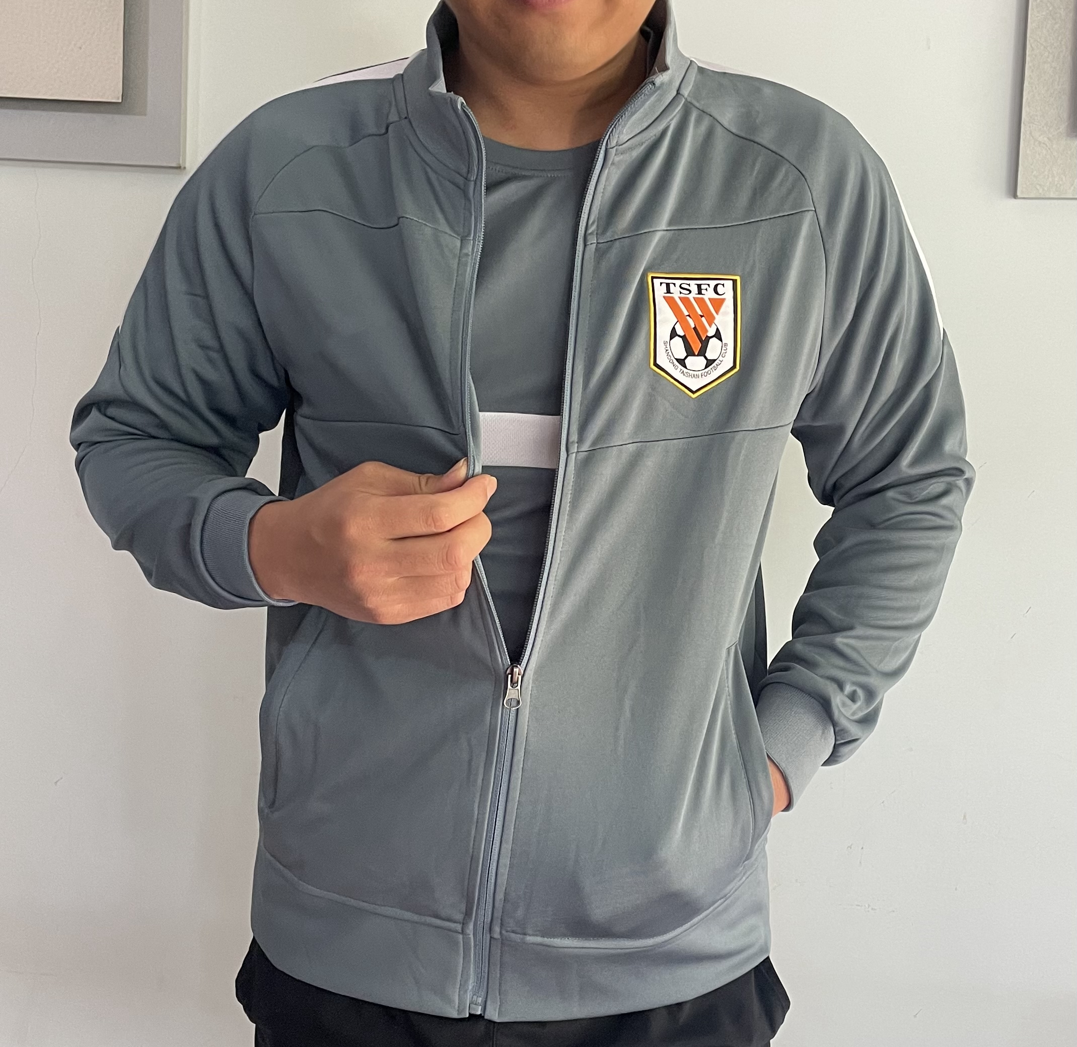 2022山东泰山球衣中超鲁能足球服赛前训练服短袖套装透气球迷版 灰