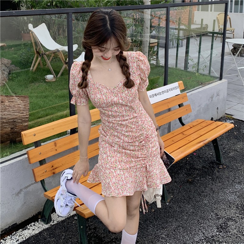 夏季穿搭女港味复古碎花泡泡袖连衣裙2021新款法式初恋温柔风小个子