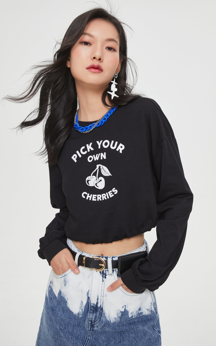 only2021夏季新款樱桃图案印花圆领宽松版型长袖t恤女121201093 h1z