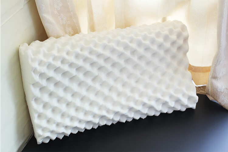 素万乳胶枕泰国素万那普机场sa代回乳胶头靠垫u枕汽车靠枕靠垫靠背腰