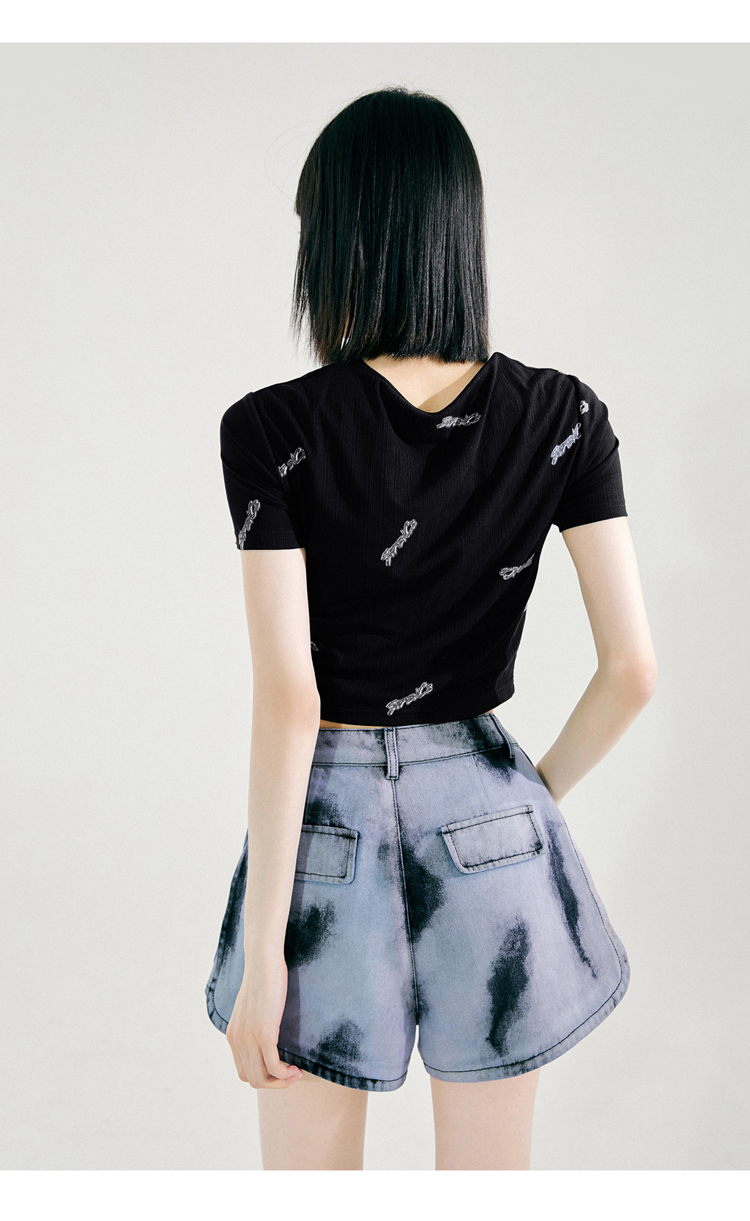 太平鸟bm风短打t恤女2021夏季新款黑色分割线紧身上衣女短袖ins潮