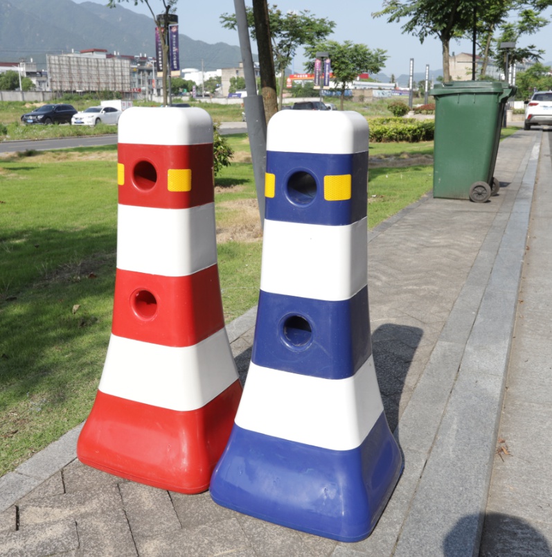 蓝白塑料隔离墩反光小水马防撞桶公路护栏围栏红白警示柱交通设施定制