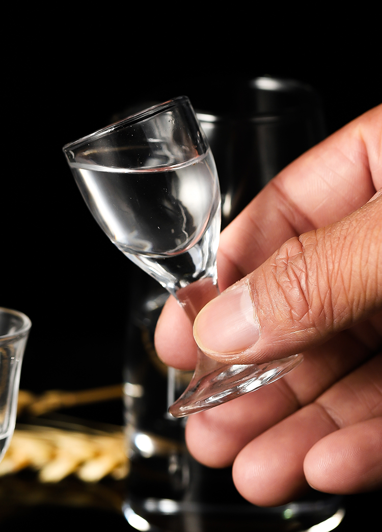 花行子弹杯小酒杯一口杯白酒杯套装家用小号杯酒盅玻璃分酒器创意烈