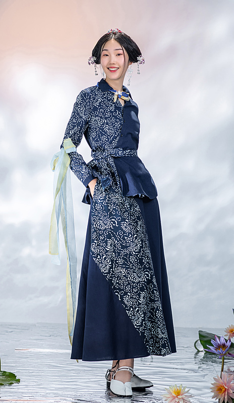 生活在左蓝印花布系列2021秋季新品复古纯棉显瘦高腰长款半身裙女藏