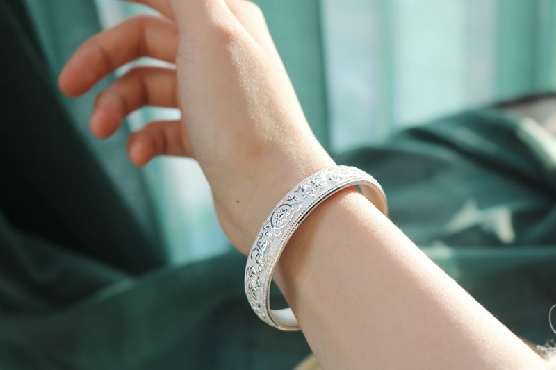 晨代骄云南寸氏雪花银手镯吉祥八宝银手工s999足银手镯送妈妈国风手镯