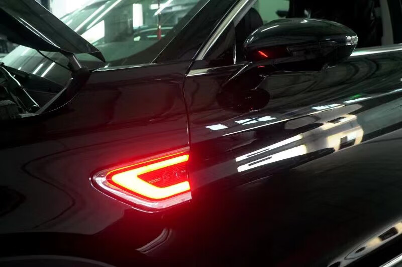 19-22款红旗hs5装饰改装专用h5中网流光灯发光车标爆改外观日行灯 22