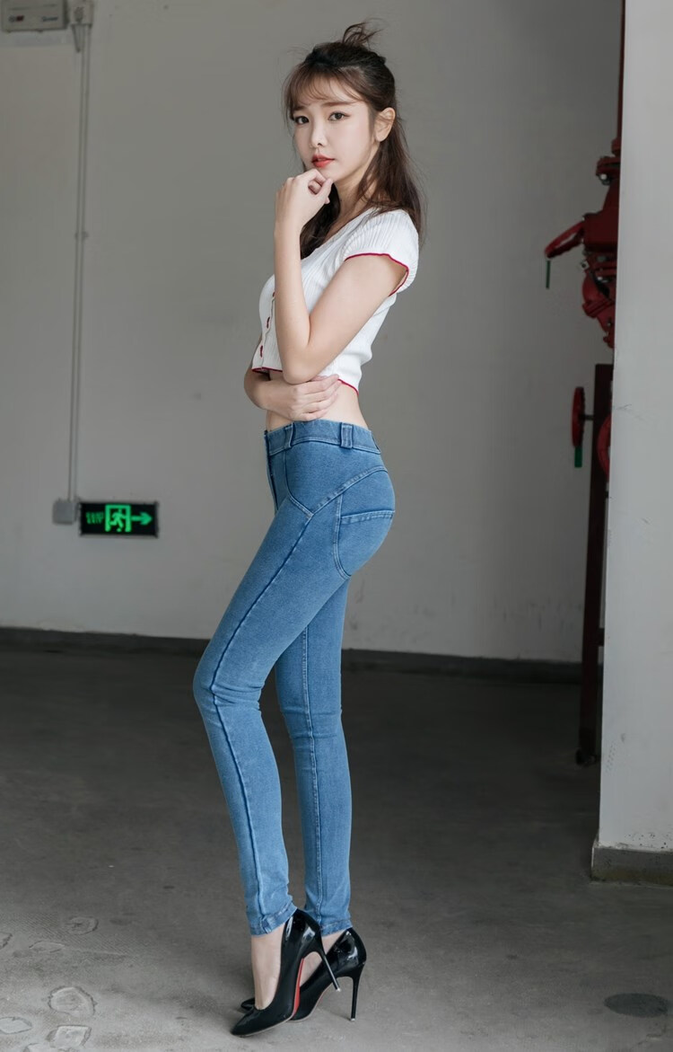 秋季高腰网红跳舞蜜桃臀牛仔裤女紧身性感弹力显瘦心机提臀健身裤