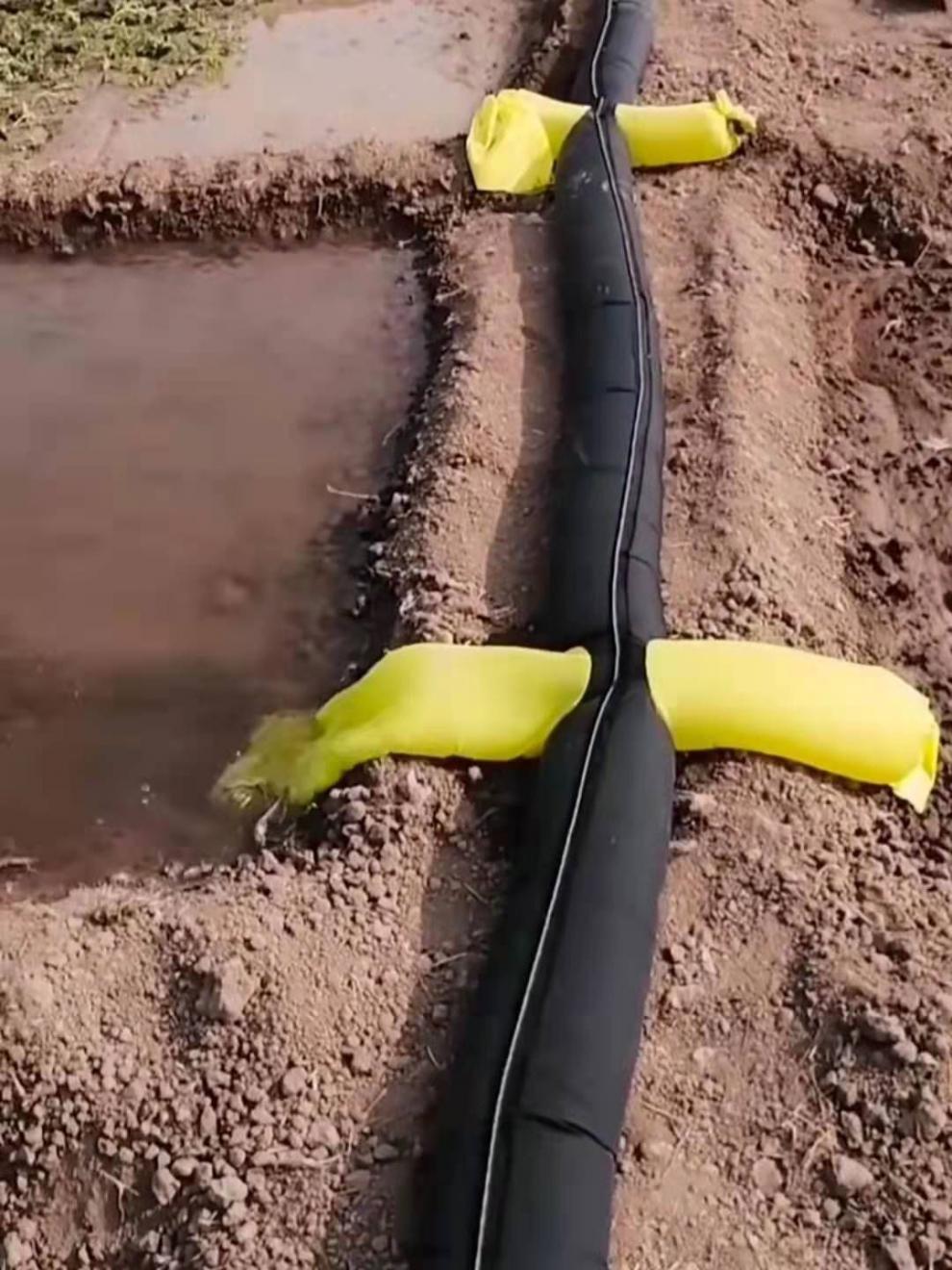 卫亮 新型浇地神器布水带直销加厚带袖布水管布垄沟农用水管多袖