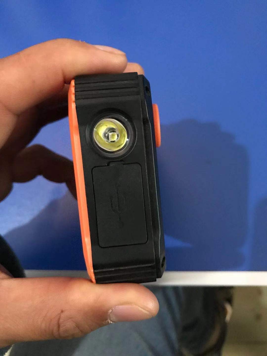 卫萌盟手摇式充电宝10000毫安时大功率手机充电器手电筒手动发电机