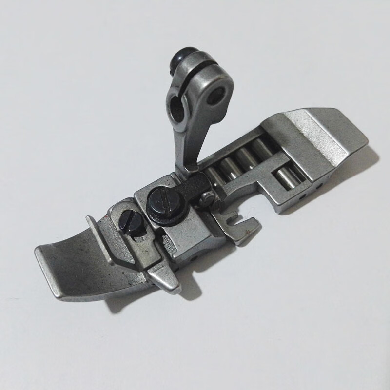 拷边机滚轮压脚 厚料皮革锁边轮子压脚 四线五线锁边机缝纫机压脚