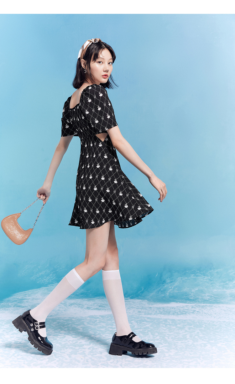 【美人鱼联名】太平鸟法式复古方领连衣裙女2021夏季新款收腰裙子