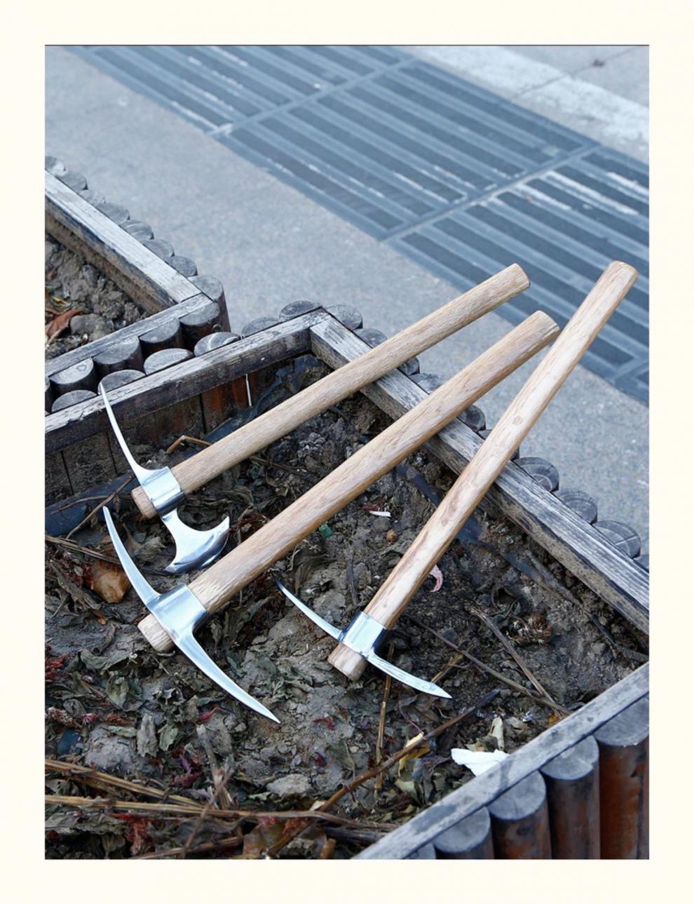 户外十字镐不锈钢小洋镐木柄户外挖土挖树根农具羊镐便携冰镐不锈钢