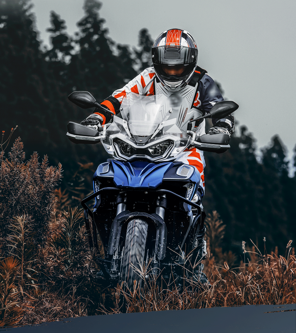 更多参数>>款式:摩旅车排量:601-1000cc摩托车类型:两轮摩托车发动机