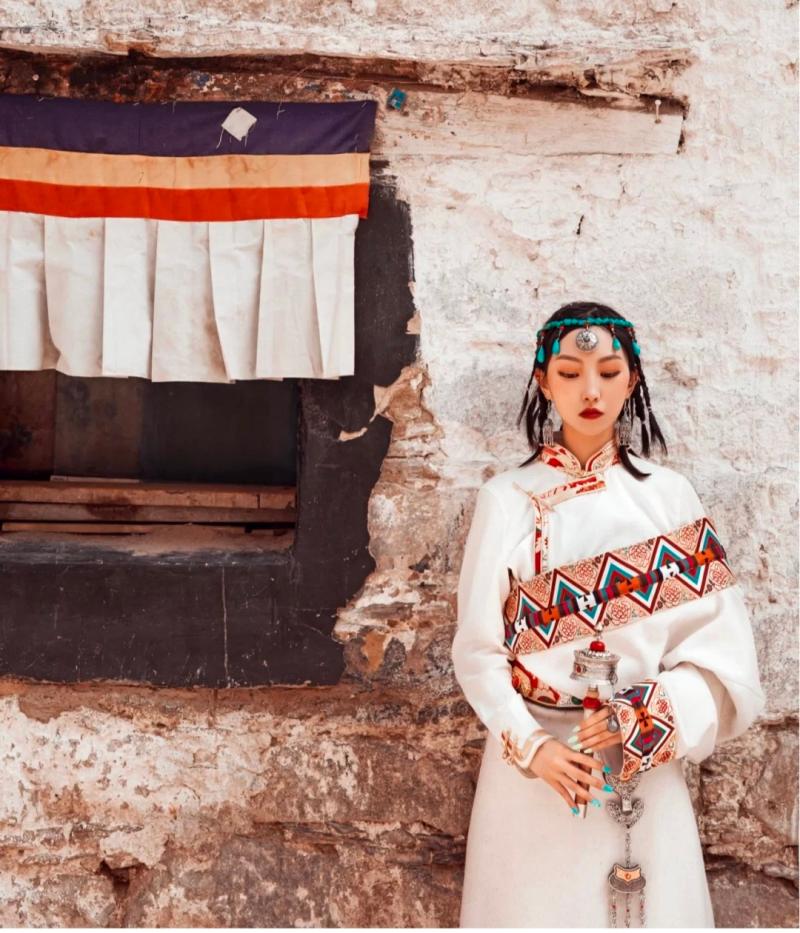 藏族服装女秋冬装丁真藏袍服饰藏装民族风棉麻衬衫藏袍西藏锅庄裙旅游