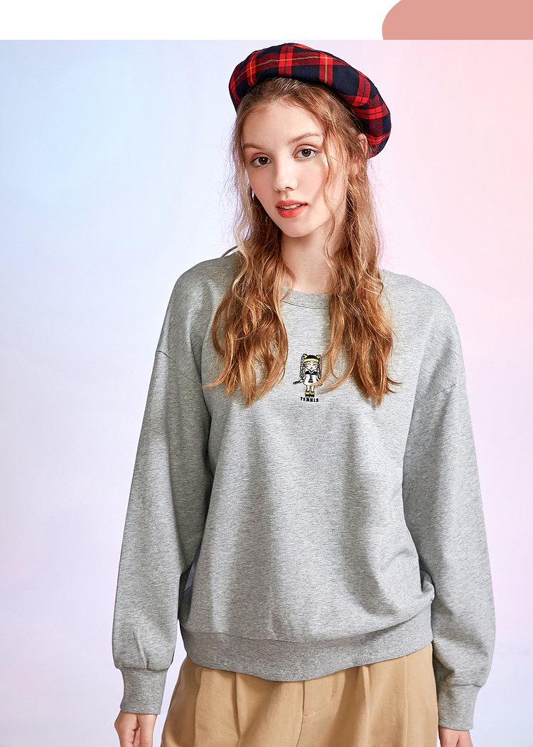 三福2021秋季女重返校园精致刺绣卫衣舒适上衣女445355 米白-背带公仔