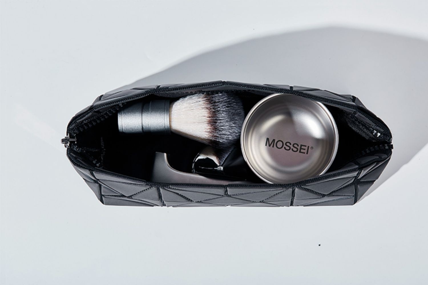 日本高档 男士刮胡刀洗漱包旅行便携洗涑收纳男洗澡包洗浴用品袋 黑色