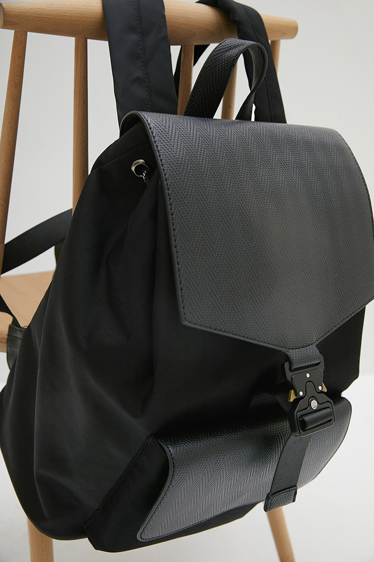 jackjones杰克琼斯男士春季百搭实用多口袋双肩背包220185502e40 黑色