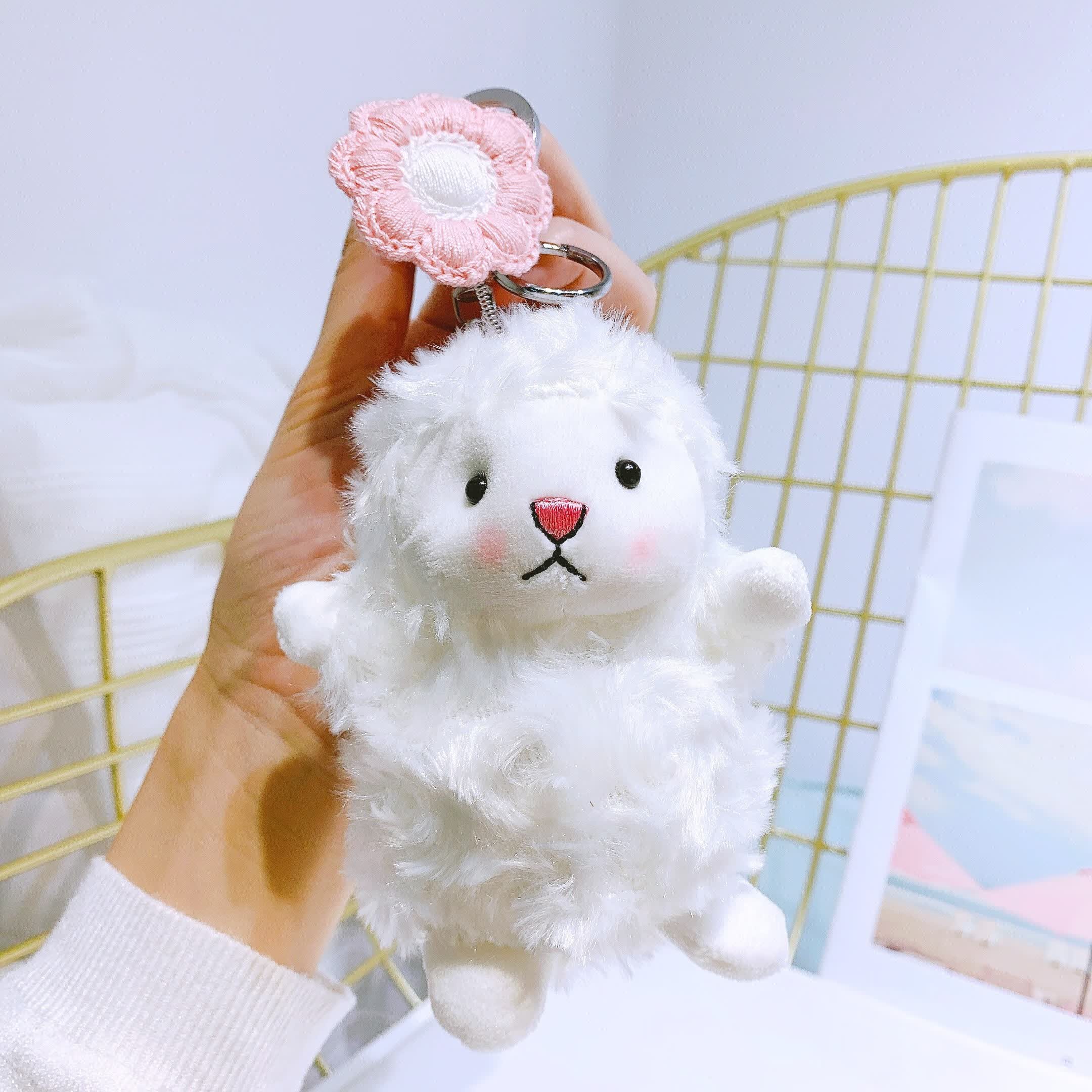 梵卉可爱挎包花朵小羊钥匙扣毛绒公仔书包挂件精致女生羊咩咩娃娃挂饰