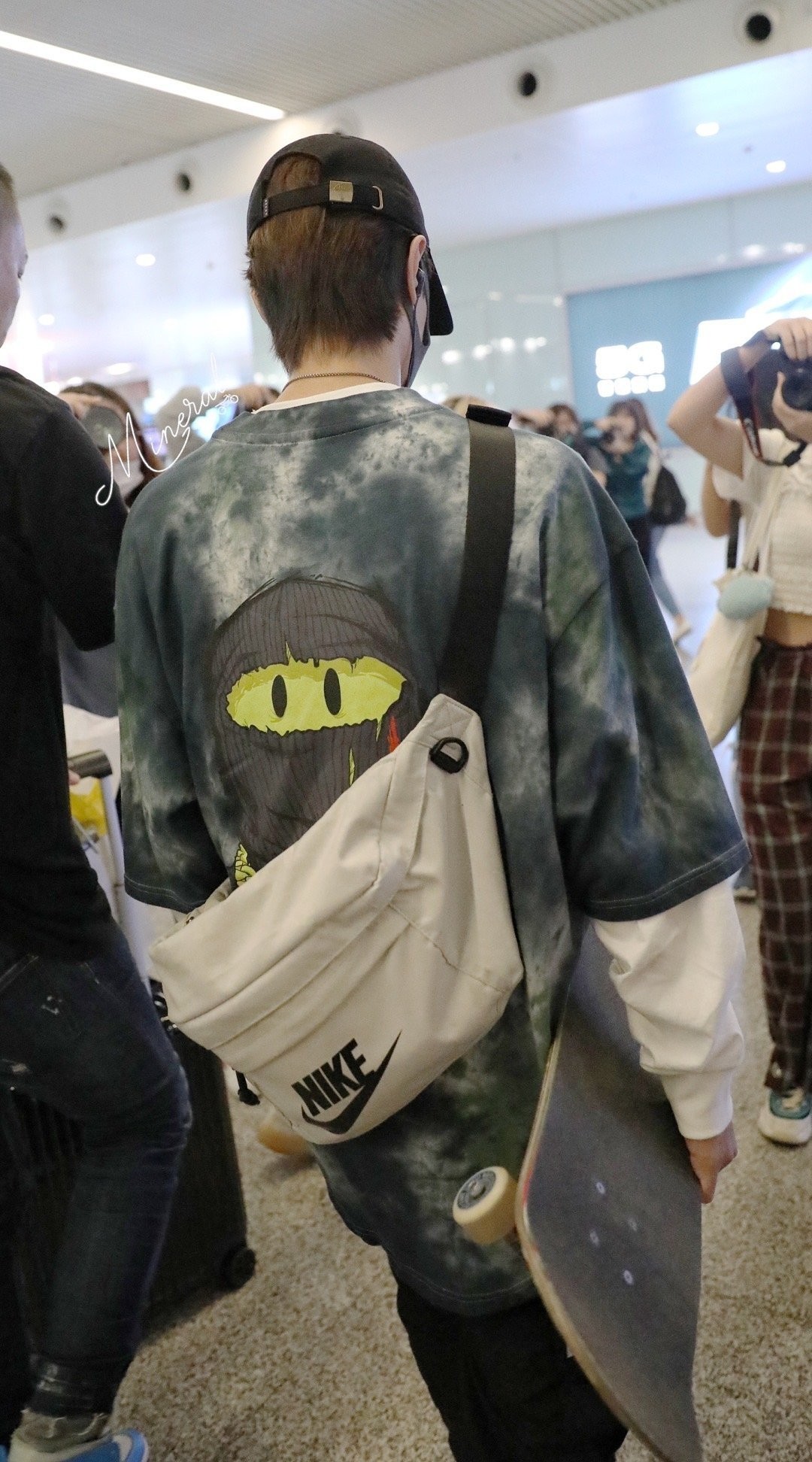 ni·ke耐·克官方旗舰2022新款王一博同款包斜挎包女学生大容量胸包红