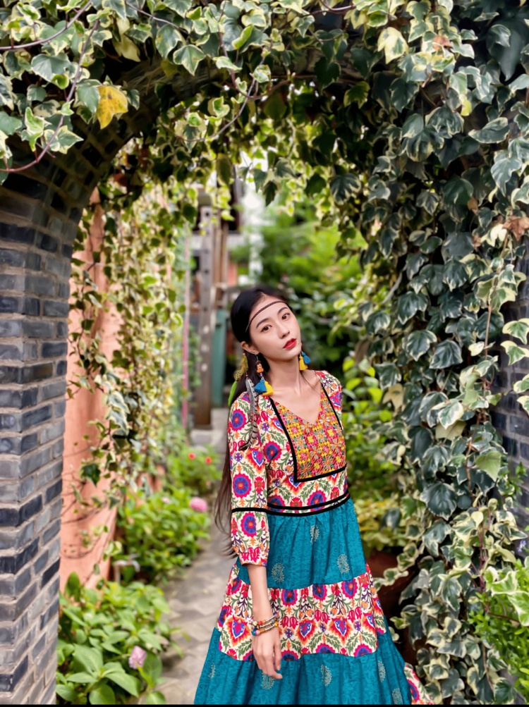 伊必圣西双版纳傣族服装女西藏丽江新疆旅游民族风连衣裙装衣服度假裙