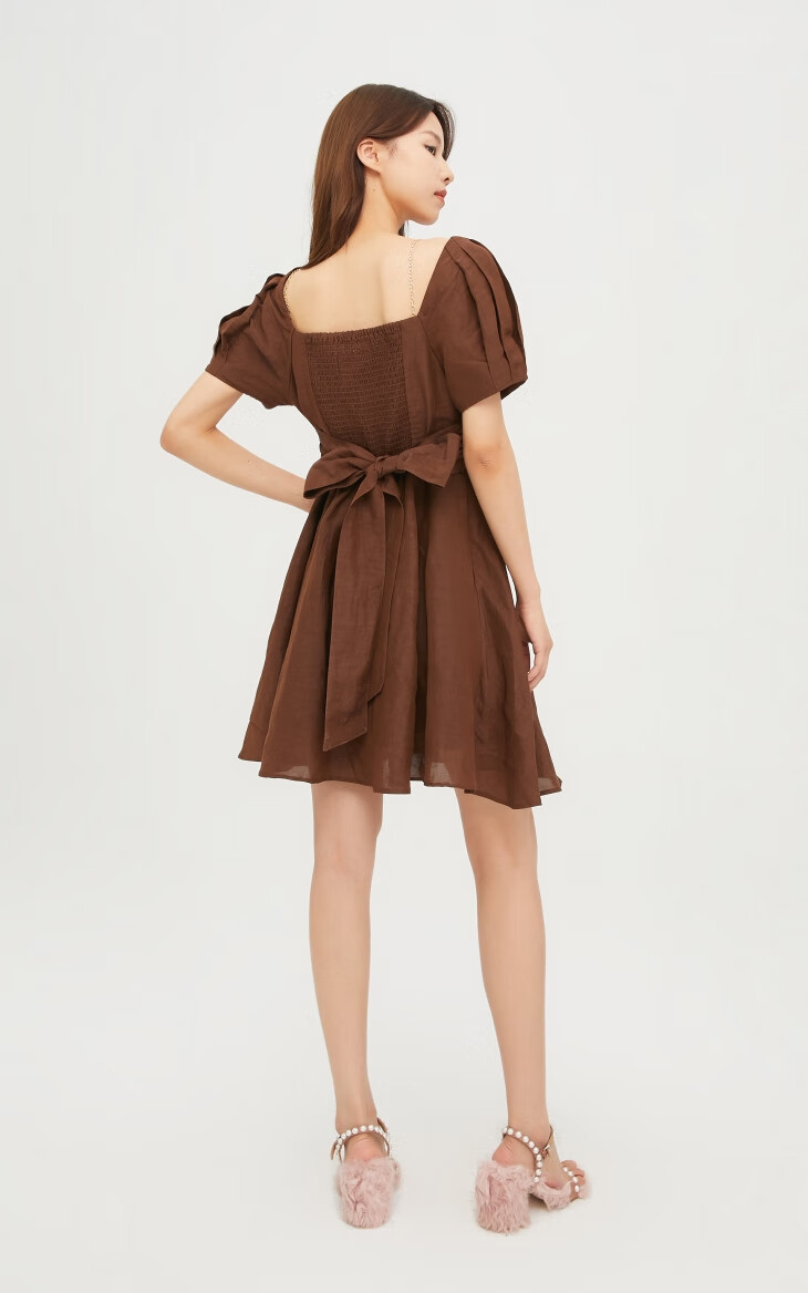 only春季新款时尚高腰显瘦v领泡泡袖短款衣裙女121307024e12巧克力棕