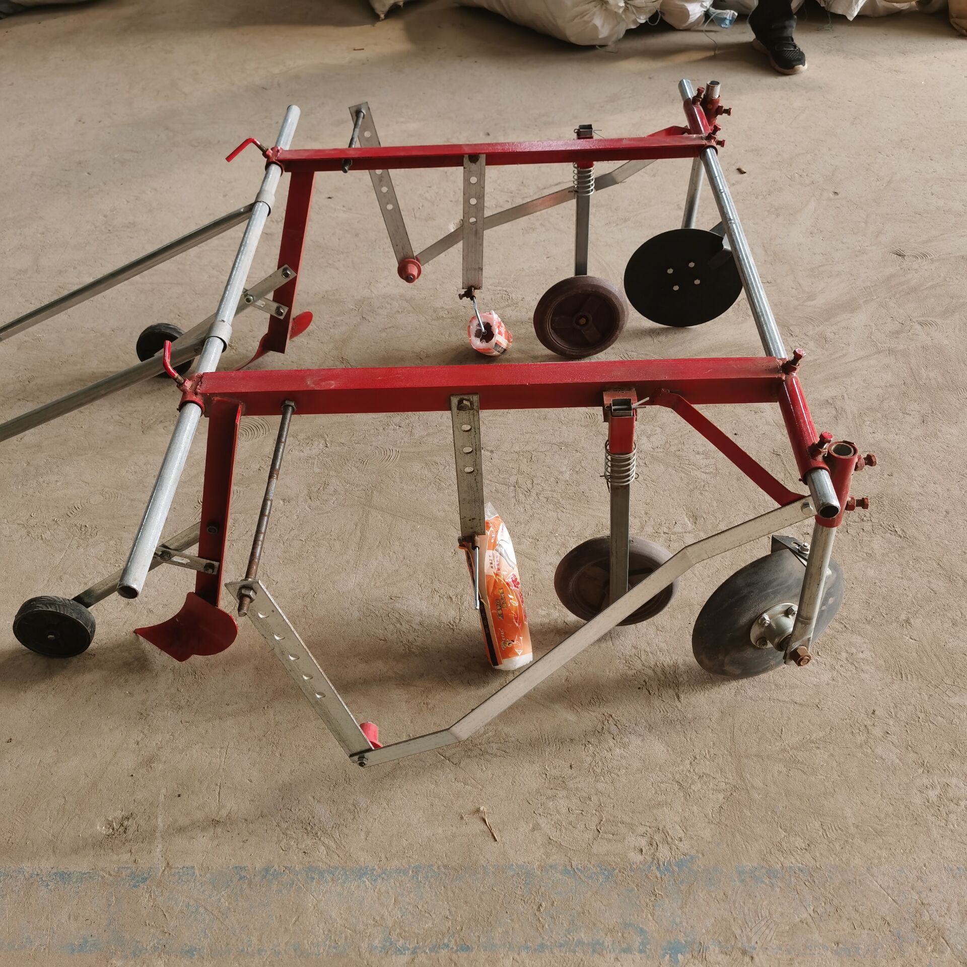 麦桑荷覆膜机地膜铺地膜覆盖机器手拉式多功能盖膜机农用工具盖薄膜