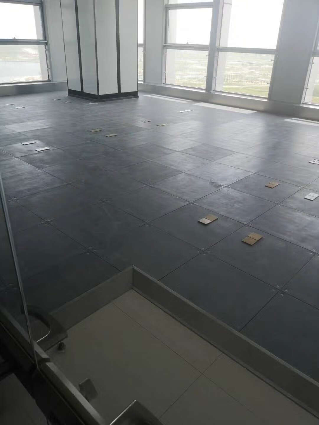 防静电地板支架 oa网络钢架空地板智能化办公支架机房学校无边活动