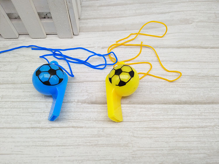 儿童足球口哨裁判哨子球迷体育用品加油助威带绳户外活动比赛礼品足球