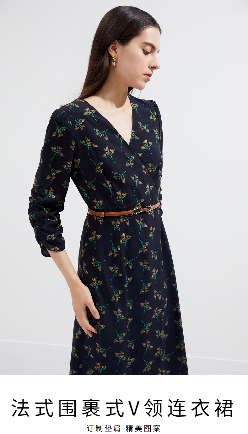 朗姿v领碎花印花收腰显瘦2021年冬季新款高腰直筒收腰连衣裙黑色175