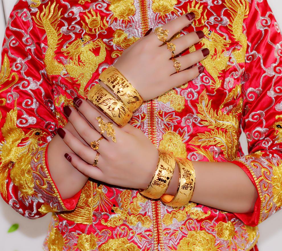 周大福薄软款龙凤手镯细沙沙金饰品新娘结婚龙凤镯子女中式婚嫁三金