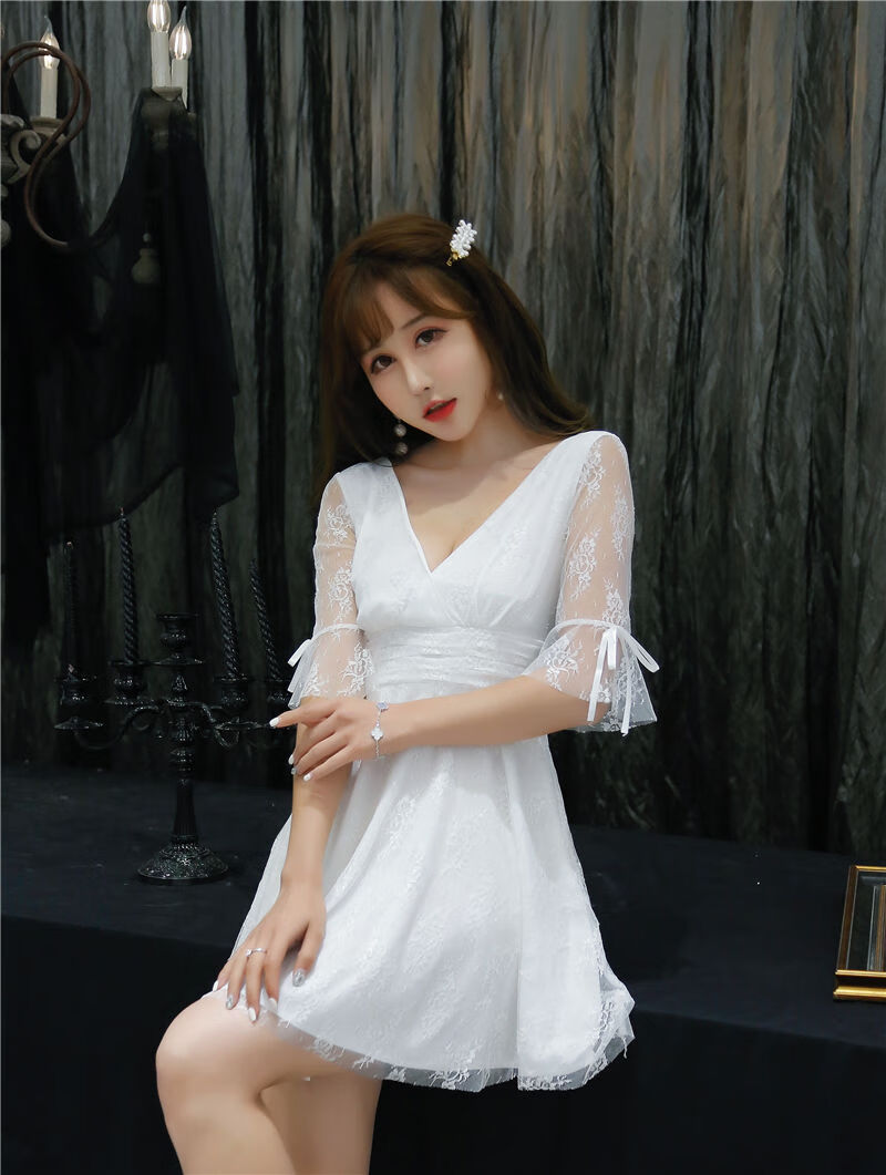 夜场连衣裙女2021新款性感显瘦蕾丝蓬蓬短裙低胸深v超仙夜店女装 黑色